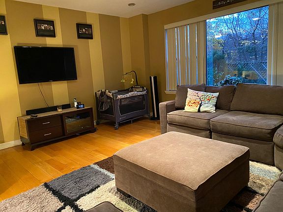 5th image of 175 Zoe St APT 1D
