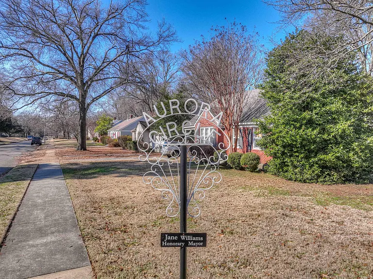 272 Aurora Cir — Photo 9