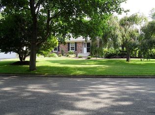 37 Gaul Rd S, Setauket, NY 11733