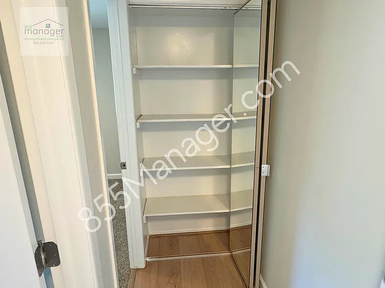1040 Lalond Ave — Photo 13