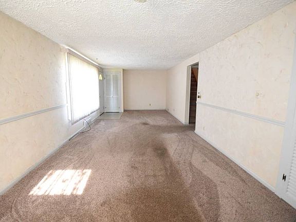 4th image of 449 Southwood Dr