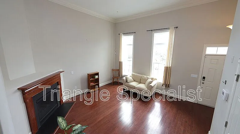 3 bed, 2.5 bath, 1725 sqft, $2,100 — Photo 3