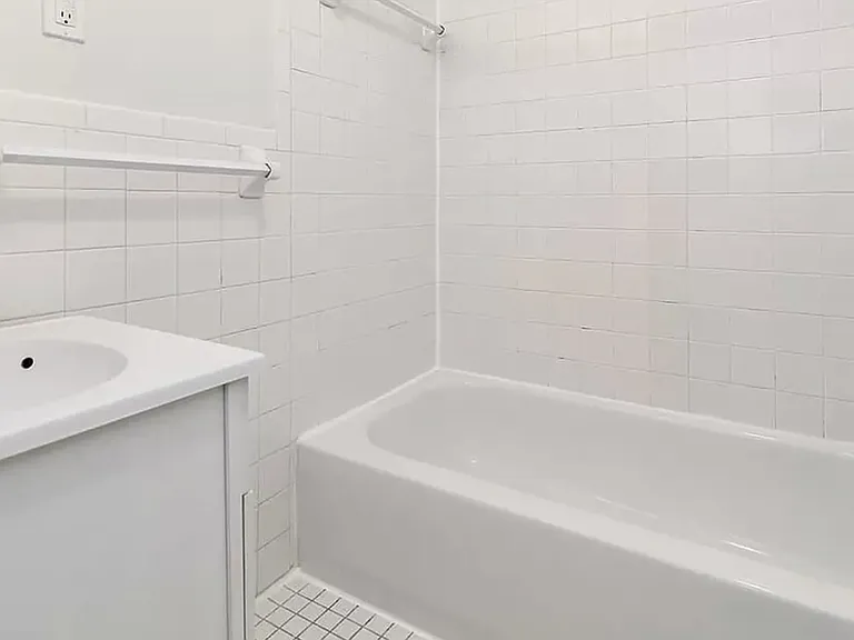 221 E 85th St #21 — Photo 5