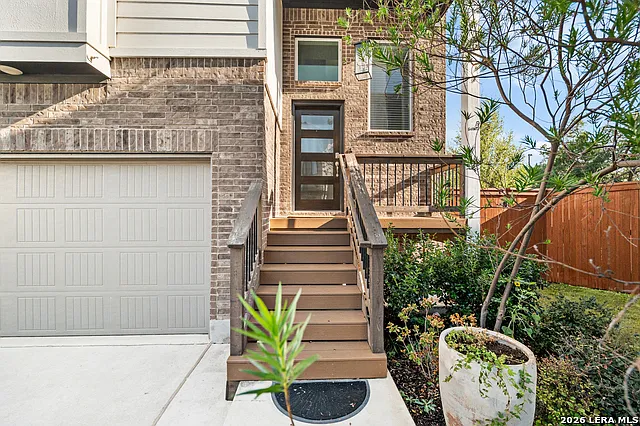 4 bed, 4.0 bath, 2088 sqft, $2,200 — Photo 3