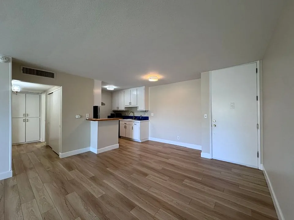 576 N Bellflower Blvd #209