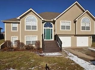 112 Surrey Ct, Smithville, MO 64089