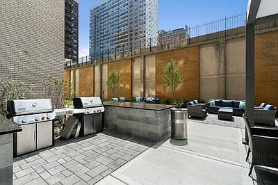 3rd image of 3950 N Lakeshore Dr #600