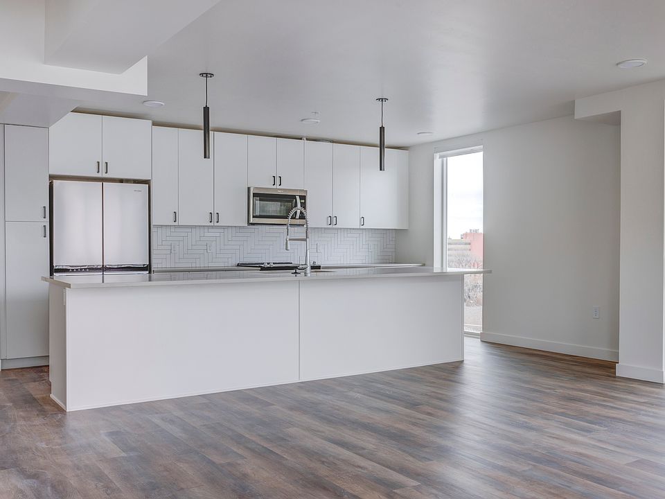 1st image of 611 S Main St #1fdc770d7