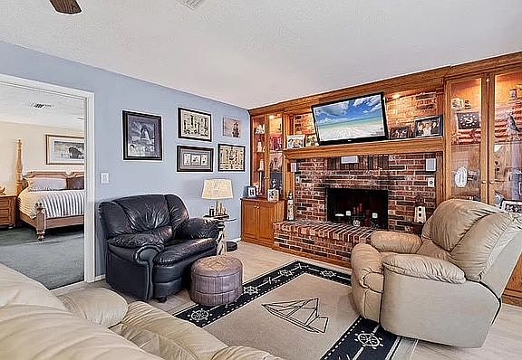 4th image of 5206 18th Ave E