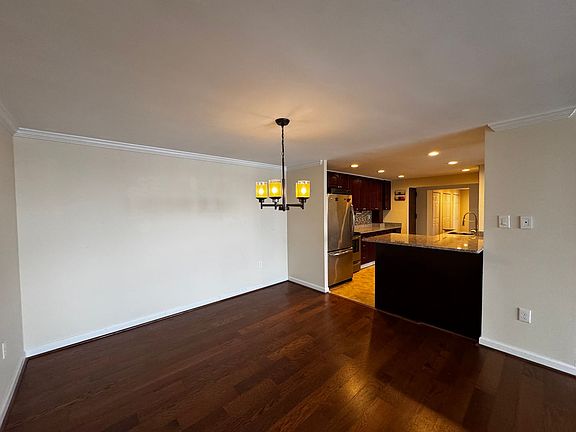 5th image of 250 S Reynolds St APT 1405
