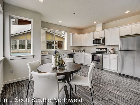 5th image of 276 SE Orchard Dr APT 3