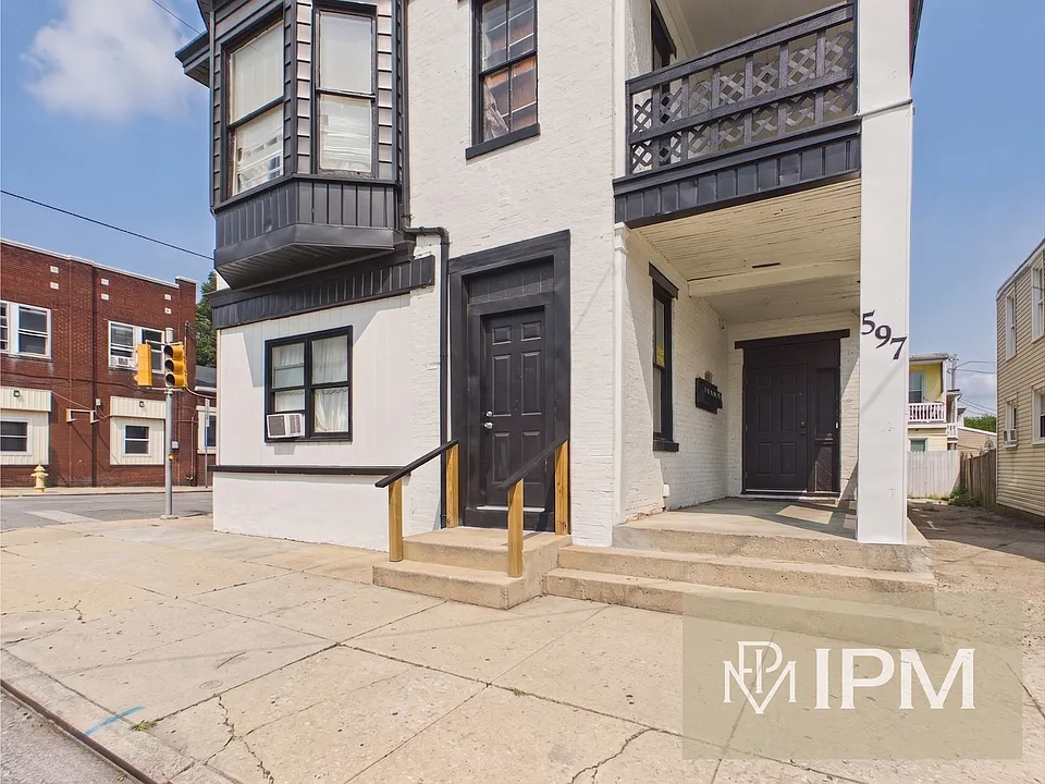597 W Philadelphia St