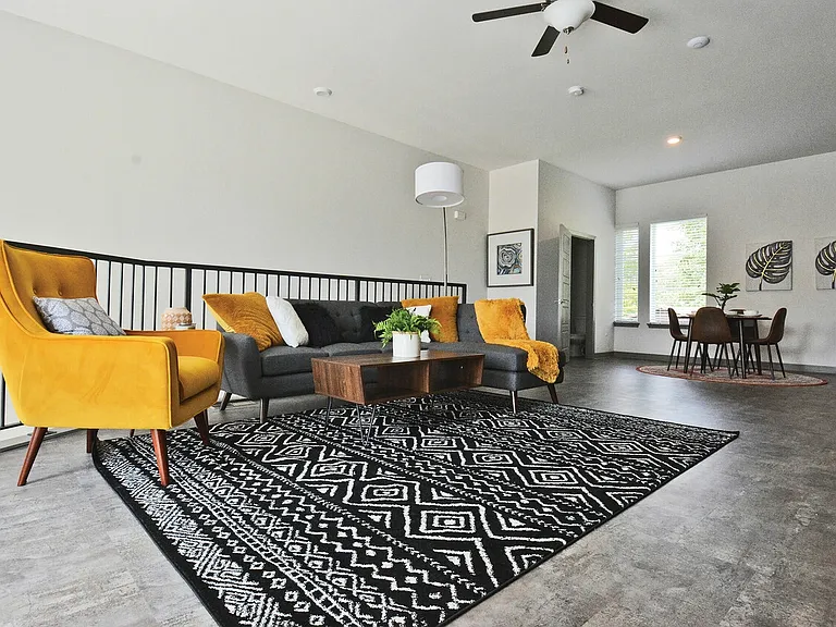Trail's Bend Apartments and Townhomes — Photo 25
