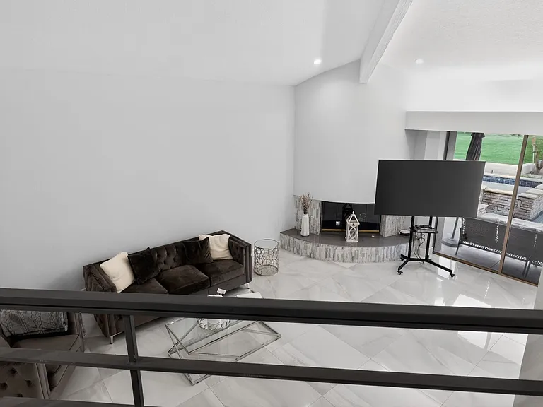 196 Kavenish Dr — Photo 24