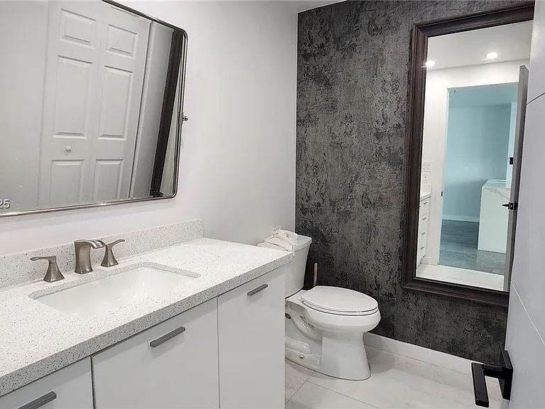 2146 Van Buren St #403 — Photo 19