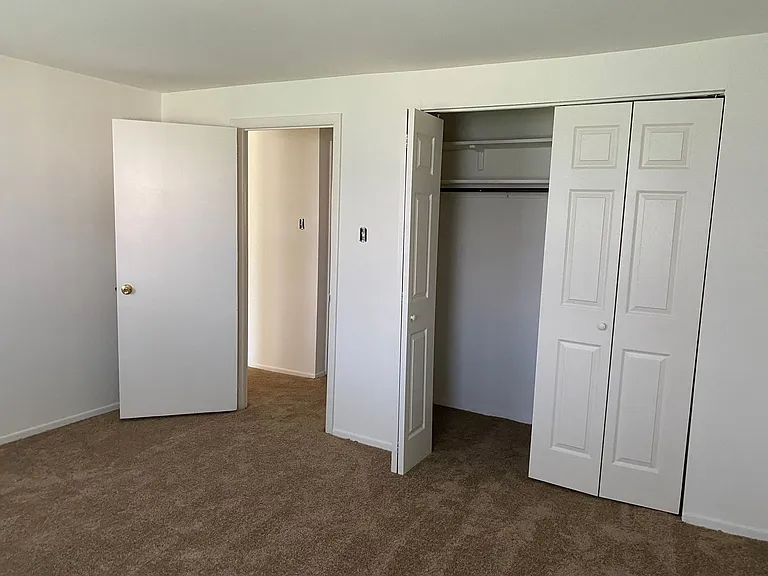 Valley Green Apartments — Photo 37