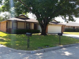 4305 Coventry Dr, Grand Prairie, TX 75052