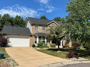 950 Four Oaks Dr, Fenton, MO 63026