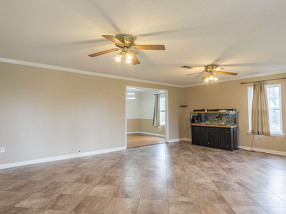4th image of 4647 Shankle Dr
