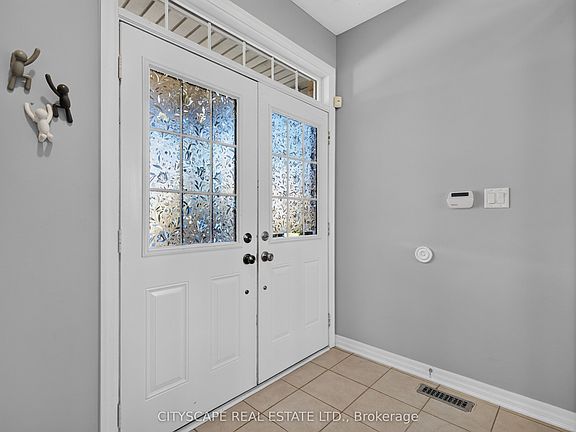 4th image of 366 Montreal Cir