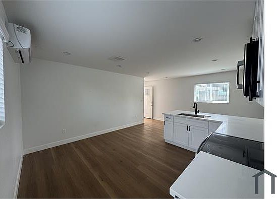 1st image of 722 E 81st St #25