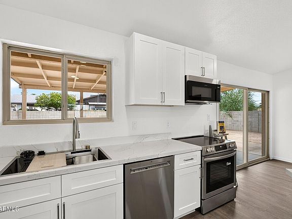 4th image of 2826 E CACTUS Road