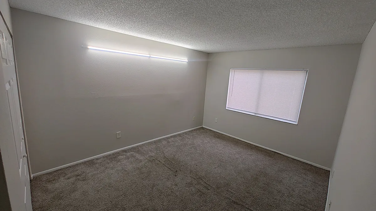 Building Photo - 648 Kenwick Cir