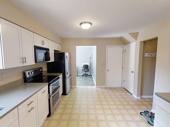 3rd image of 1175 Laural Ln