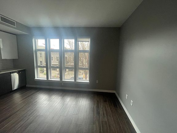 4th image of 1650 N Pearl St #920
