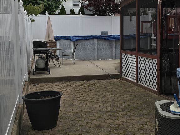 3rd image of 21 Bartow St