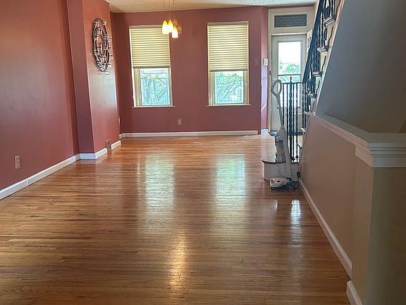 5th image of 1117 Winton St