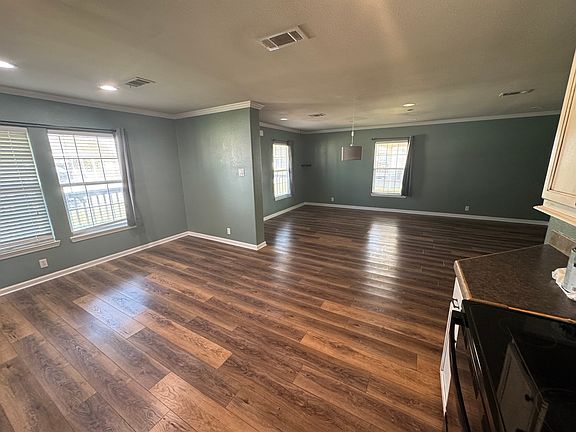 5th image of 213 Stoneburg Dr