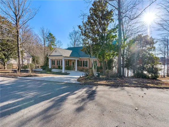 811 Marina Pointe Ct, Seneca, SC 29672