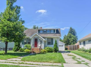1402 Cottonwood St, Grand Forks, ND 58201
