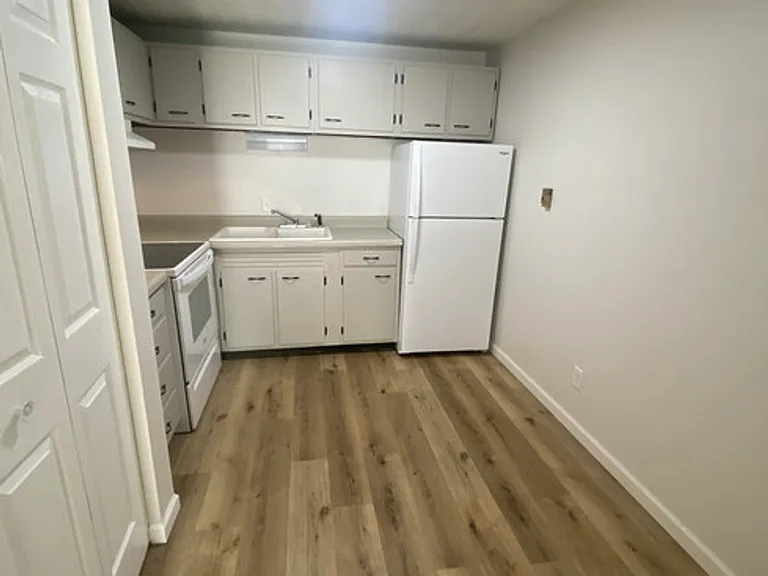 516 W Mulberry St — Photo 12