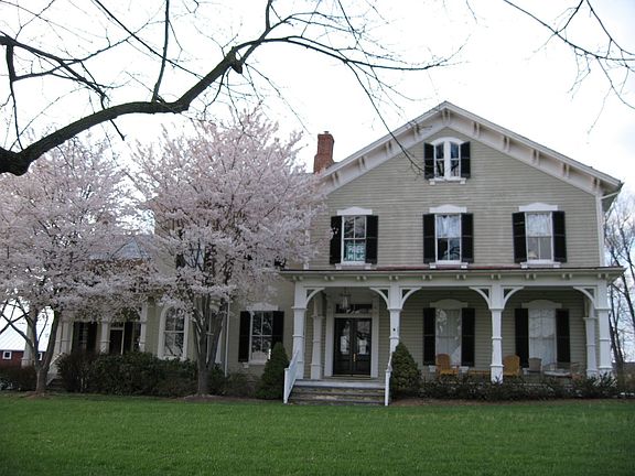 short walking distance from The Historic Water's House 