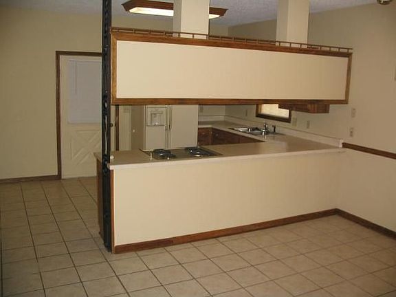 kitchen/dining area