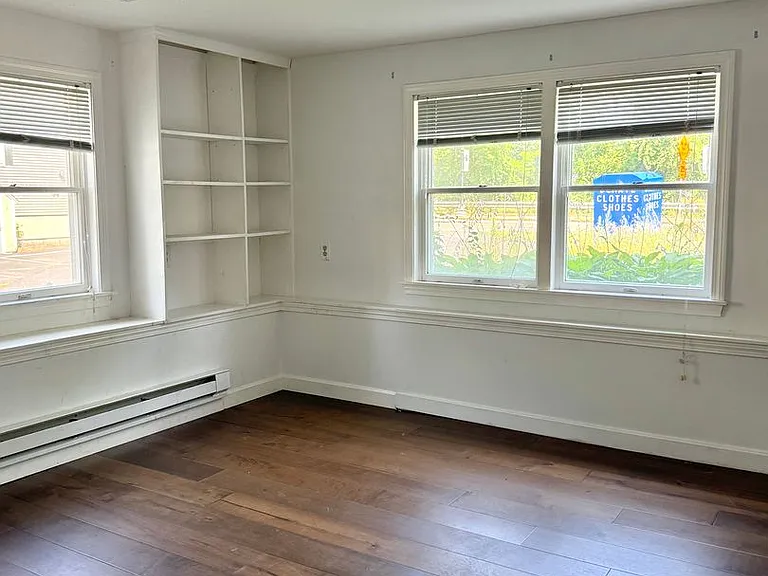 42 W Main St — Photo 2