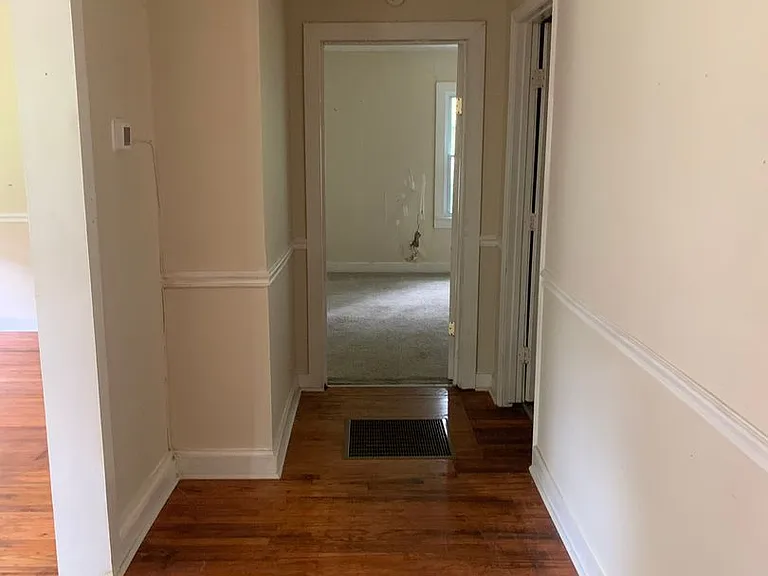 43 Berry Ave — Photo 4
