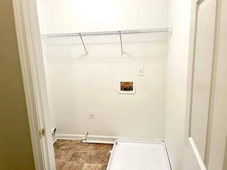 311 Coral Cir — Photo 11