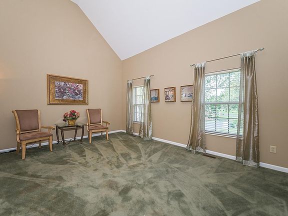 5th image of 10048 Somerset Dr