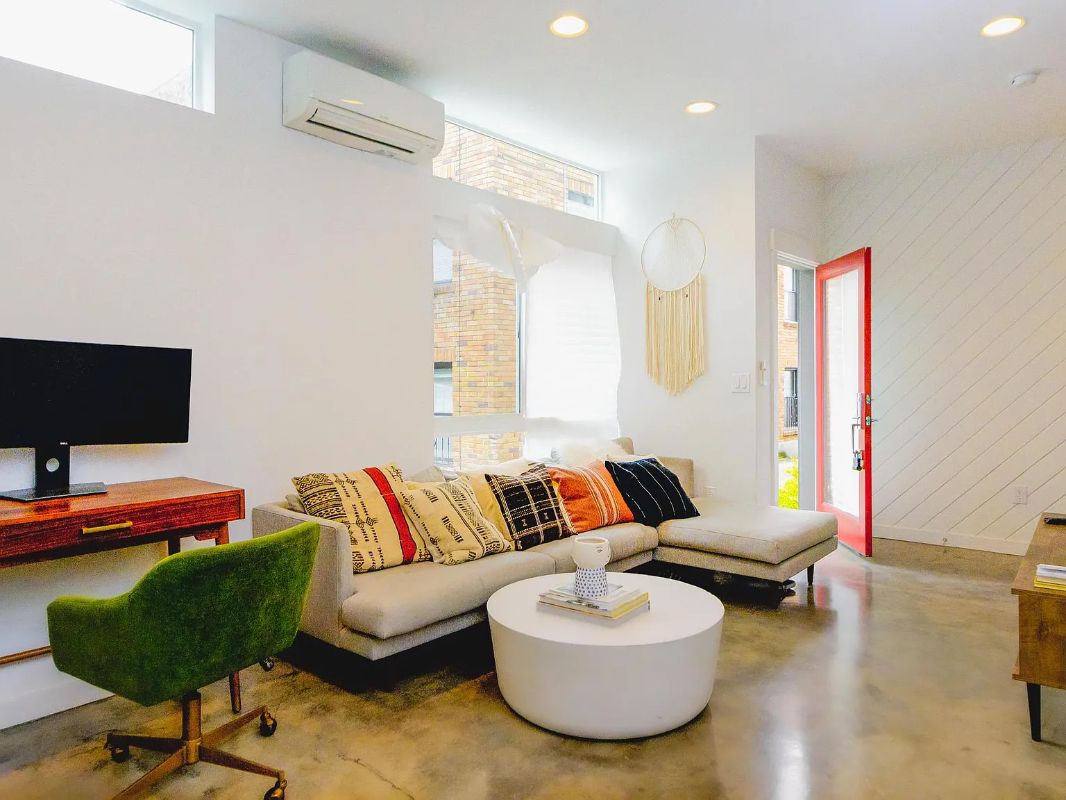 2 bed, 1045 sqft, $3,500 — Photo 4