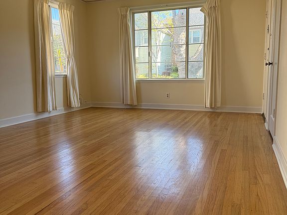 5th image of 1018 S Idaho St