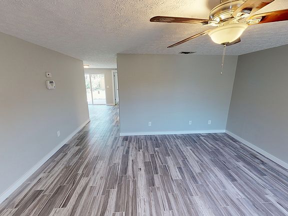 2nd image of 813 Bradford Cir #813