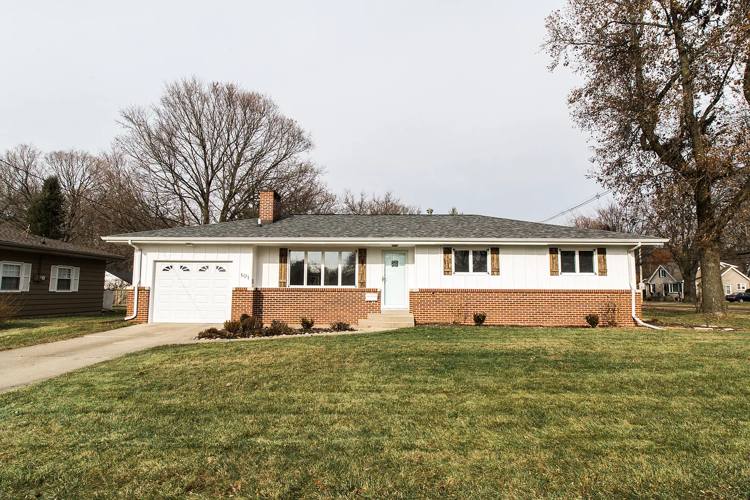 101 Lakeview Dr photo 1