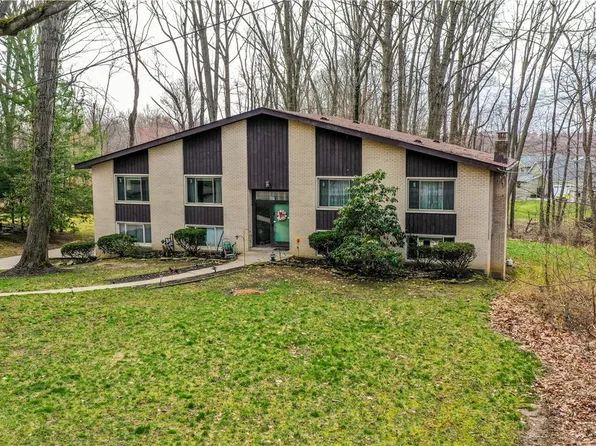 447 Spring Grove Dr, Tallmadge, OH 44278