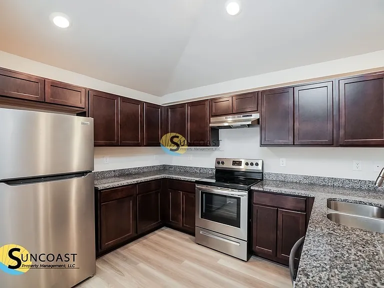 448 Tioga St — Photo 2