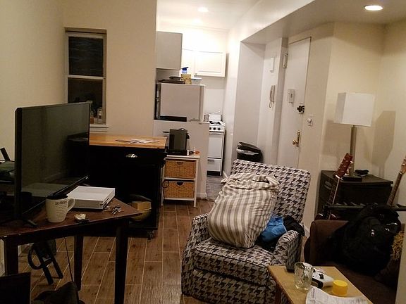 5th image of 321 E 90th St APT B