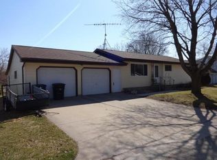 620 Pine St, Omro, WI 54963