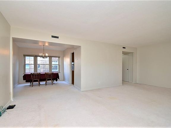 5th image of 15925 Van Aken Blvd APT 301E